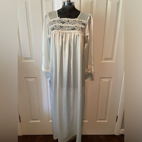 Oscar de la Renta/ Neiman Marcus/ Ivory Satin Nightgown Size Petite - Picture 1 of 7